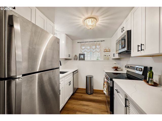 4083 DONALD St A, Eugene, OR 97405