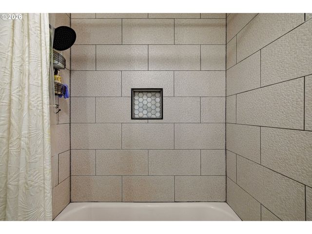 4083 DONALD St A, Eugene, OR 97405