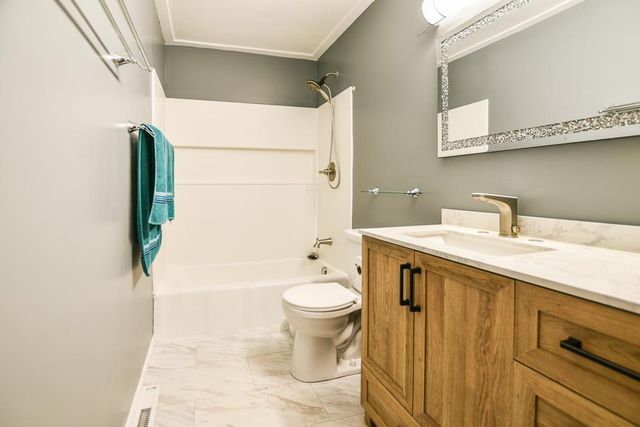 1306 Hillcrest Drive NE, Fridley, MN 55432