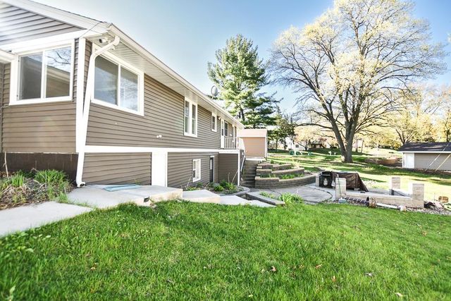 1306 Hillcrest Drive NE, Fridley, MN 55432