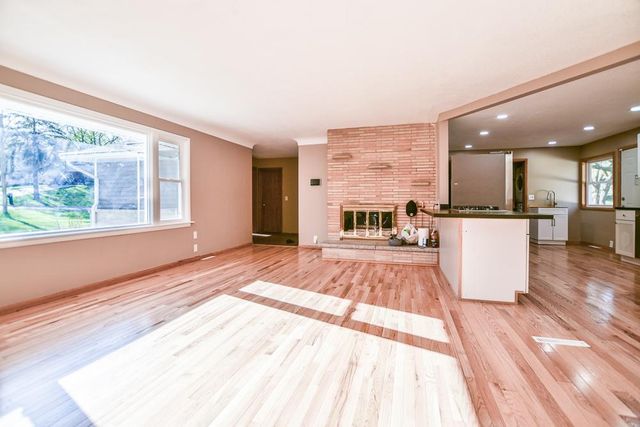 1306 Hillcrest Drive NE, Fridley, MN 55432