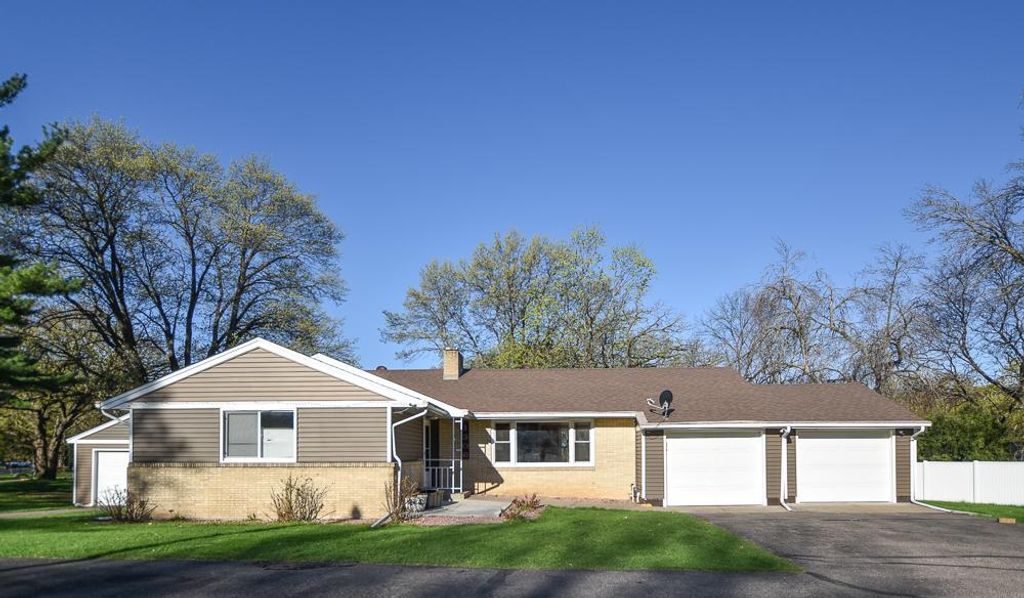 1306 Hillcrest Drive NE, Fridley, MN 55432 — photo 2