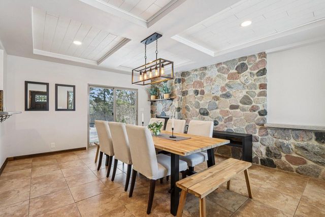 860 Anthony LANE, Brookfield, WI 53045