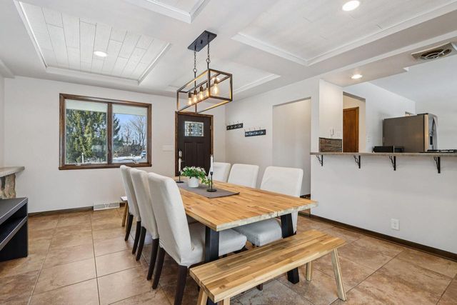 860 Anthony LANE, Brookfield, WI 53045