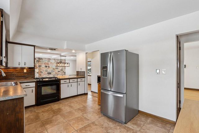 860 Anthony LANE, Brookfield, WI 53045