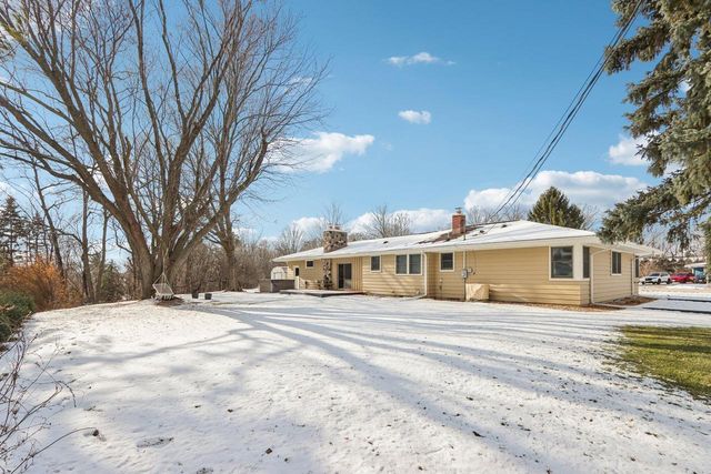 860 Anthony LANE, Brookfield, WI 53045