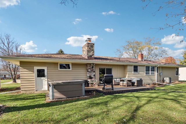 860 Anthony LANE, Brookfield, WI 53045