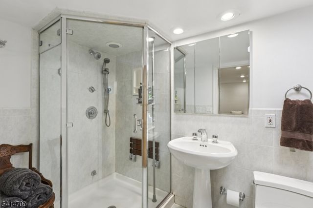 418 Colonial Ave, Westfield Town, NJ 07090