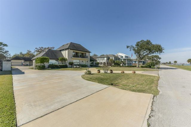 3540 Miramar Drive, Shoreacres, TX 77571