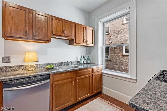 14 Forest St 102, Montclair Twp., NJ 07042