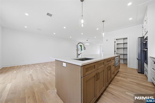 5-31 Boyd Avenue, Fair Lawn, NJ 07410