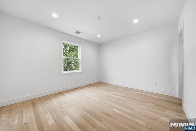 5-31 Boyd Avenue, Fair Lawn, NJ 07410
