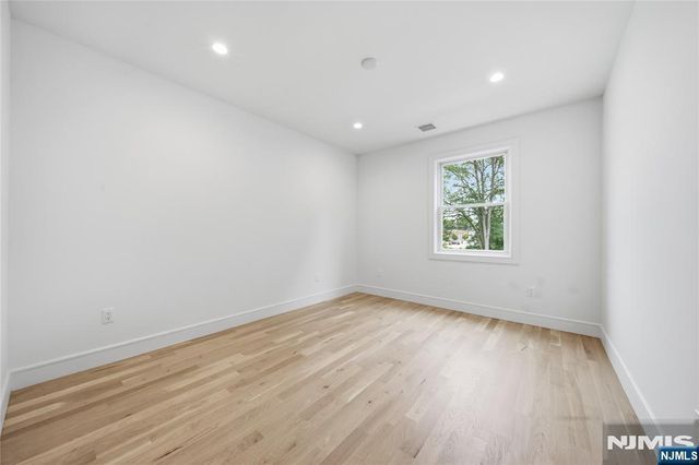 5-31 Boyd Avenue, Fair Lawn, NJ 07410