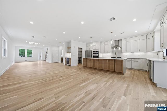 5-31 Boyd Avenue, Fair Lawn, NJ 07410