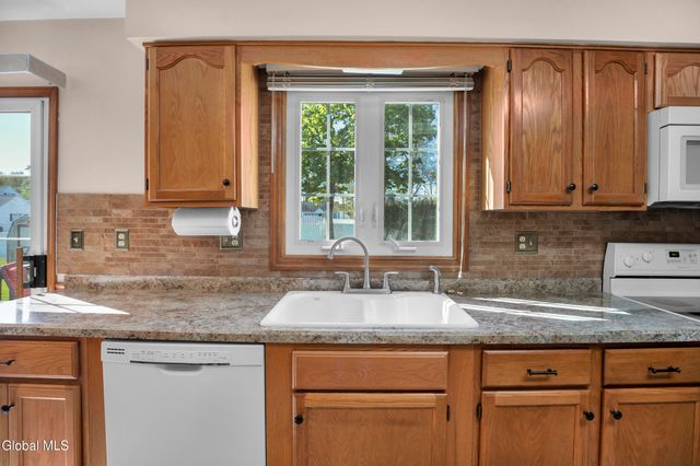 243 Shereen Court, Rotterdam, NY 12304