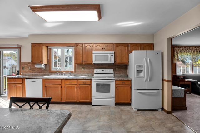 243 Shereen Court, Rotterdam, NY 12304