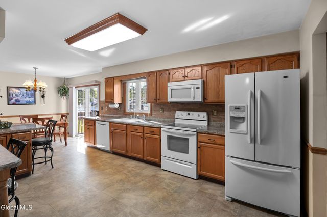 243 Shereen Court, Rotterdam, NY 12304