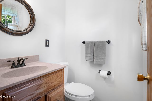 243 Shereen Court, Rotterdam, NY 12304