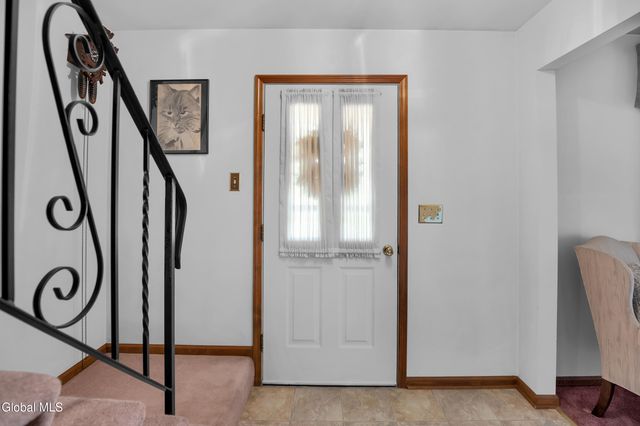 243 Shereen Court, Rotterdam, NY 12304