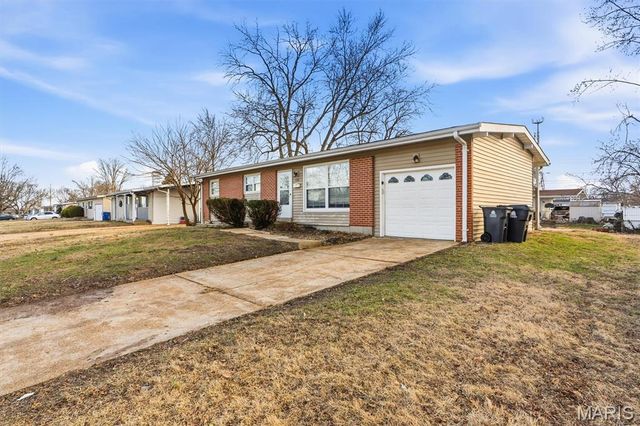 750 Blackbird Drive, Florissant, MO 63031