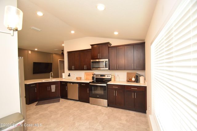 2585 Roygaris Street NW, Palm Bay, FL 32907