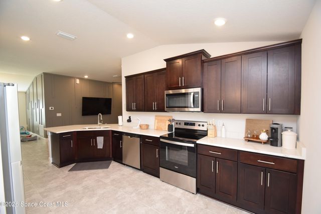 2585 Roygaris Street NW, Palm Bay, FL 32907