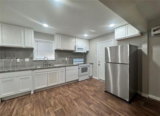 4603 Castle Avenue, Bryan, TX 77808