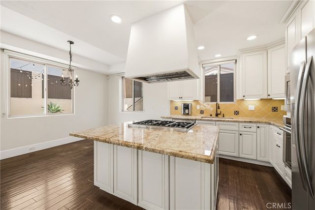 1918 Harriman Lane, Redondo Beach, CA 90278