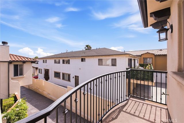 1918 Harriman Lane, Redondo Beach, CA 90278