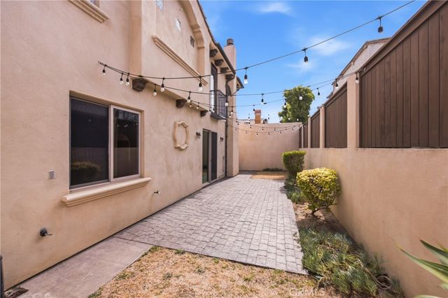 1918 Harriman Lane, Redondo Beach, CA 90278