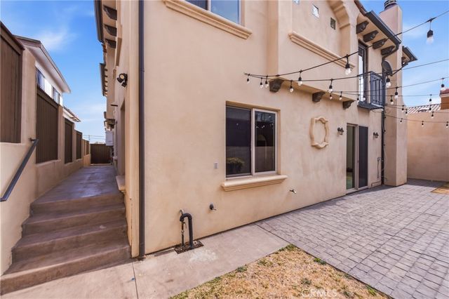 1918 Harriman Lane, Redondo Beach, CA 90278