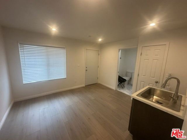 1012 E 73rd Street, Los Angeles, CA 90001