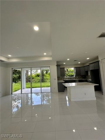 718 Chattman ST E, Lehigh Acres, FL 33974