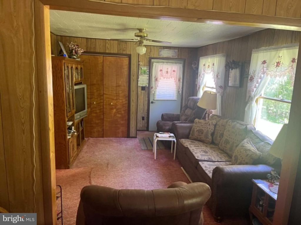 Image 14 of property listing at 211 ROCKY MOUNTAIN DR, Grantsville, MD 21536