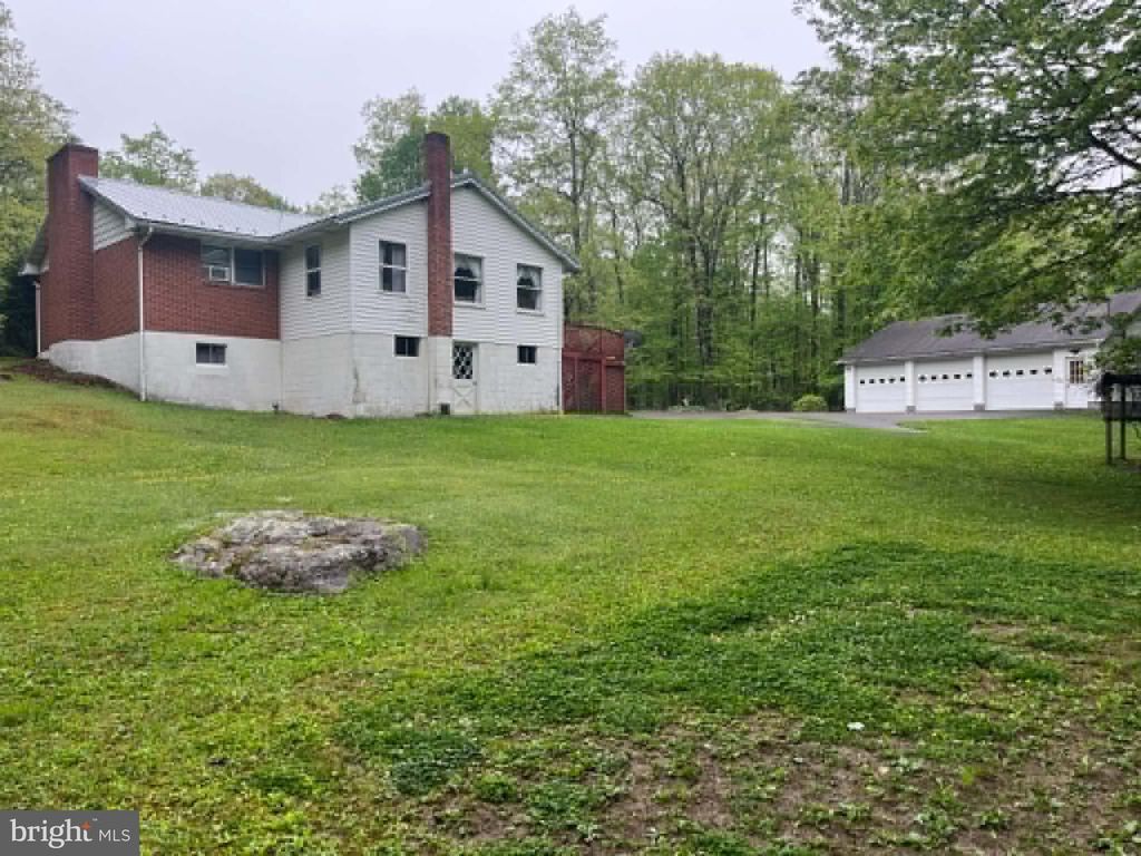 Image 4 of property listing at 211 ROCKY MOUNTAIN DR, Grantsville, MD 21536