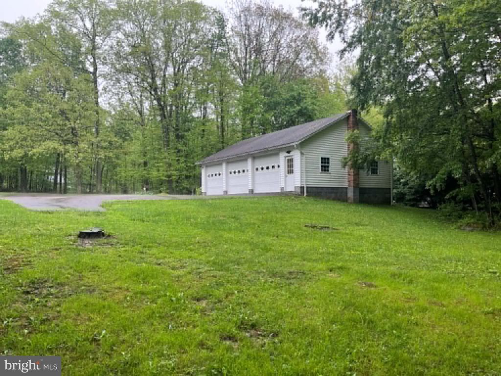 Image 6 of property listing at 211 ROCKY MOUNTAIN DR, Grantsville, MD 21536