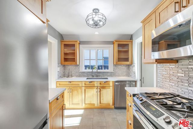 2630 S BEDFORD Street, Los Angeles, CA 90034