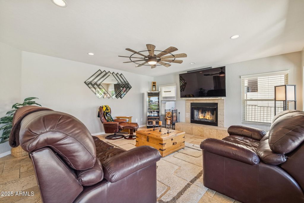 Image 17 of property listing at 919 S PARADISE Drive, Gilbert, AZ 85233