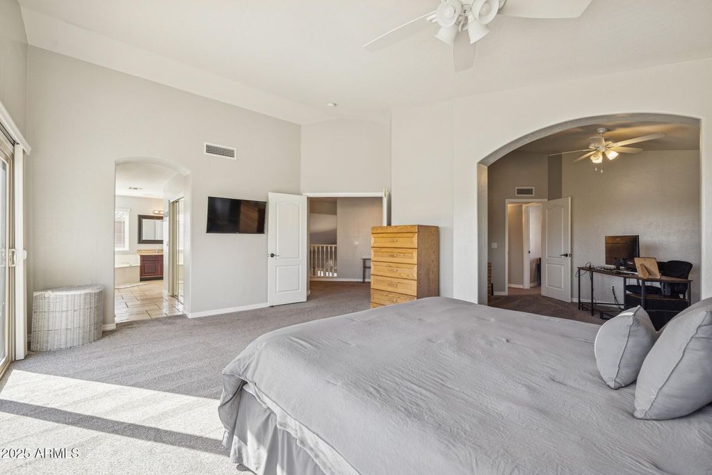 Image 18 of property listing at 919 S PARADISE Drive, Gilbert, AZ 85233