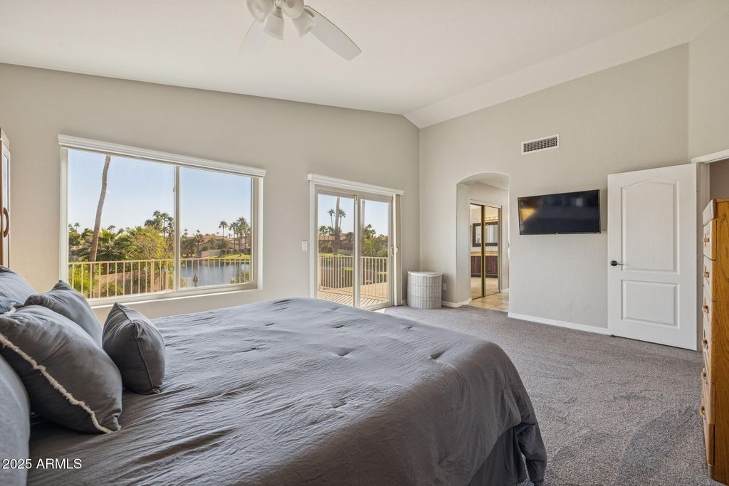 Image 19 of property listing at 919 S PARADISE Drive, Gilbert, AZ 85233