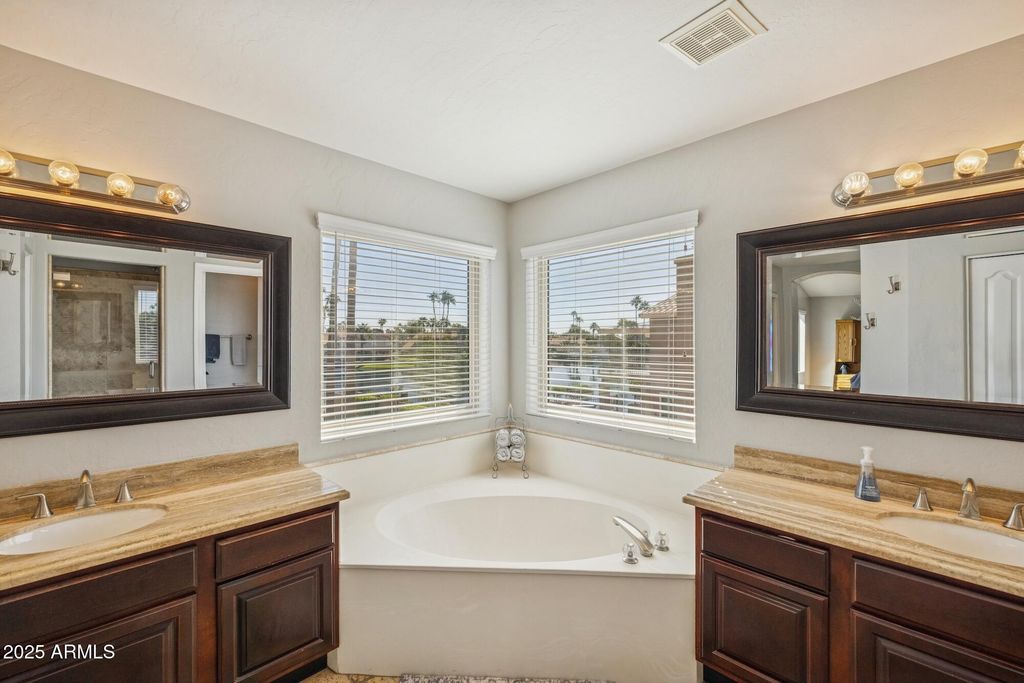 Image 22 of property listing at 919 S PARADISE Drive, Gilbert, AZ 85233