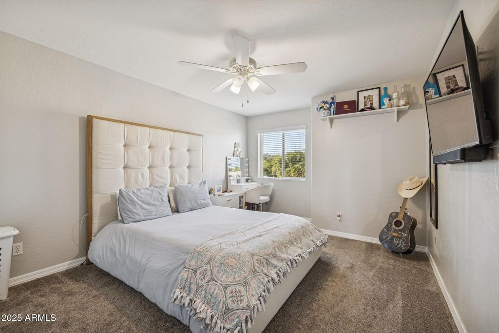 Image 24 of property listing at 919 S PARADISE Drive, Gilbert, AZ 85233