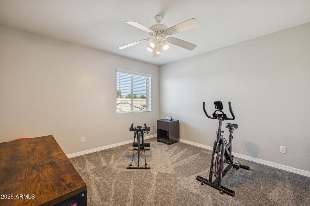 Image 25 of property listing at 919 S PARADISE Drive, Gilbert, AZ 85233