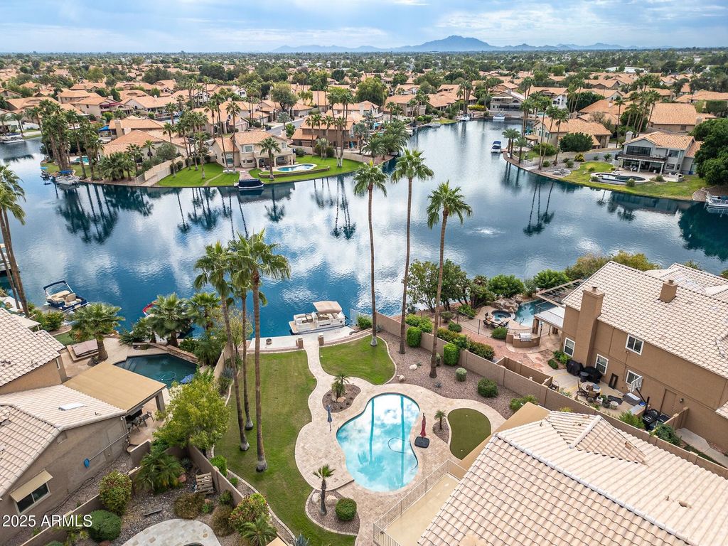Image 28 of property listing at 919 S PARADISE Drive, Gilbert, AZ 85233
