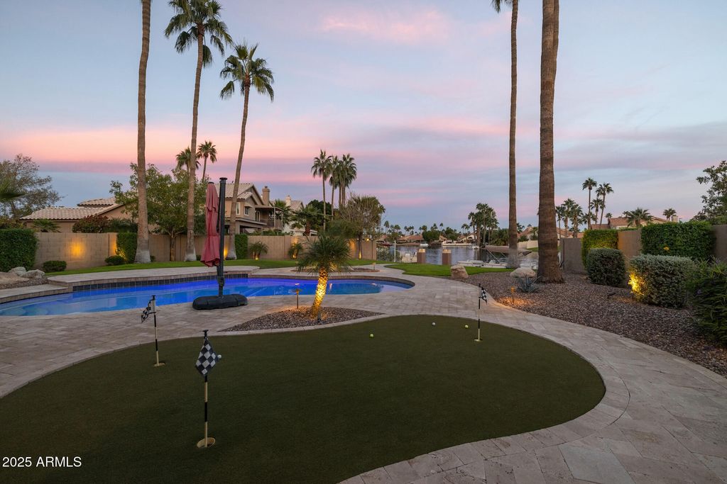 Image 3 of property listing at 919 S PARADISE Drive, Gilbert, AZ 85233