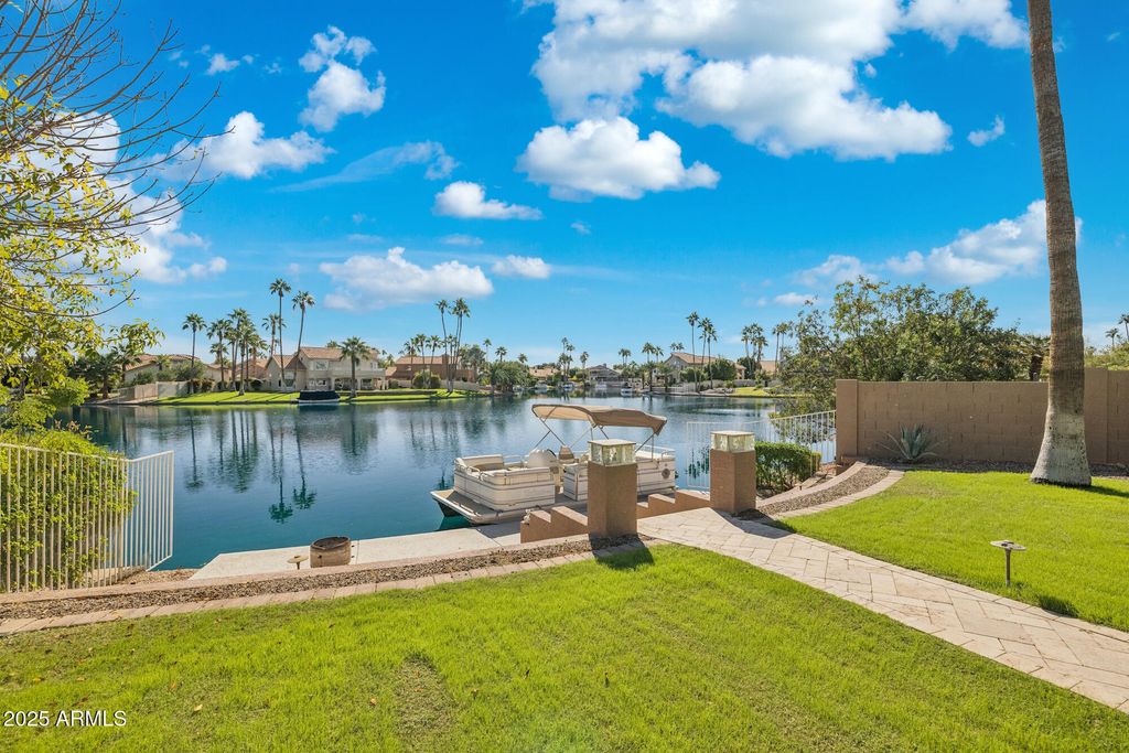 Image 36 of property listing at 919 S PARADISE Drive, Gilbert, AZ 85233