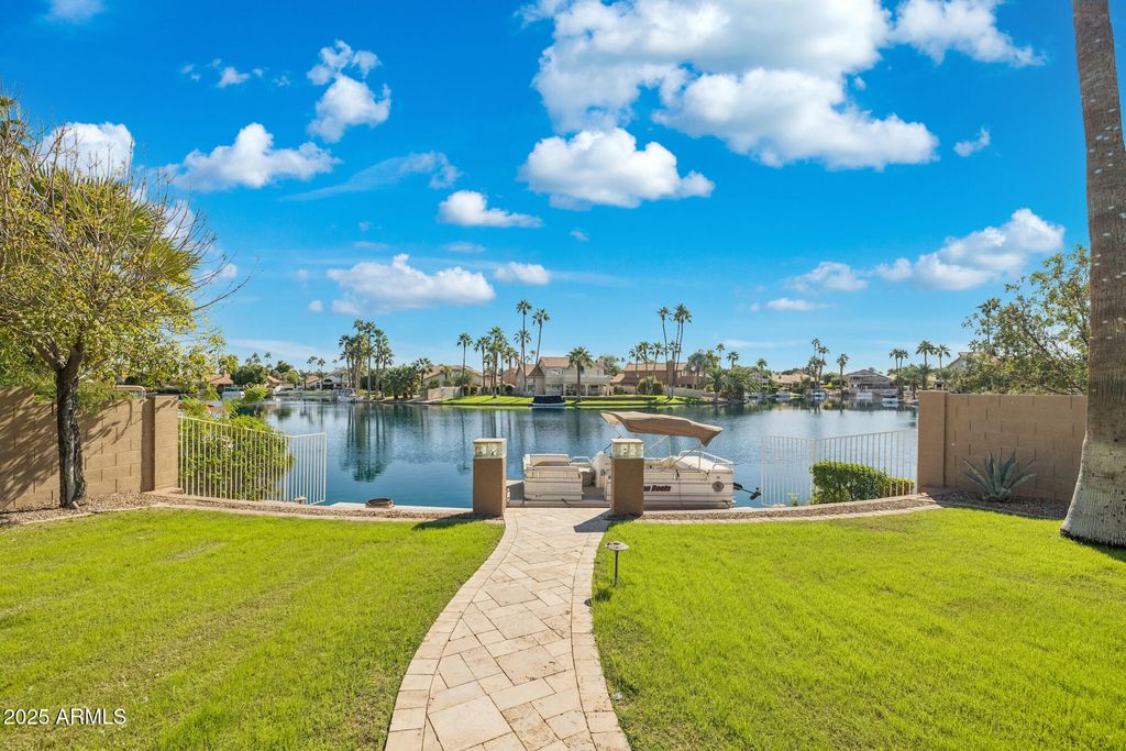 Image 39 of property listing at 919 S PARADISE Drive, Gilbert, AZ 85233