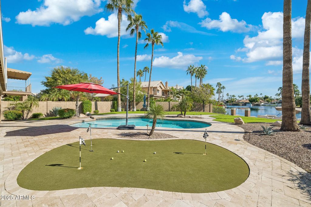 Image 4 of property listing at 919 S PARADISE Drive, Gilbert, AZ 85233