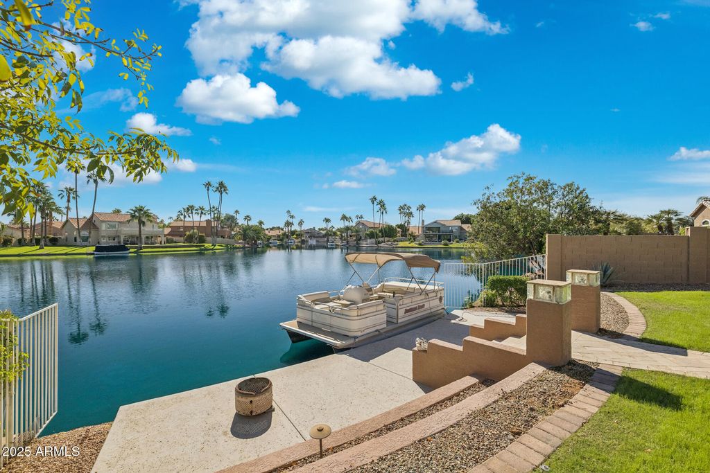 Image 40 of property listing at 919 S PARADISE Drive, Gilbert, AZ 85233
