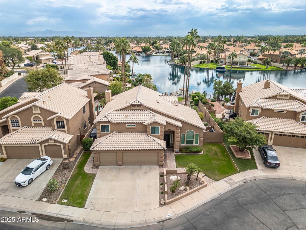 Image 44 of property listing at 919 S PARADISE Drive, Gilbert, AZ 85233